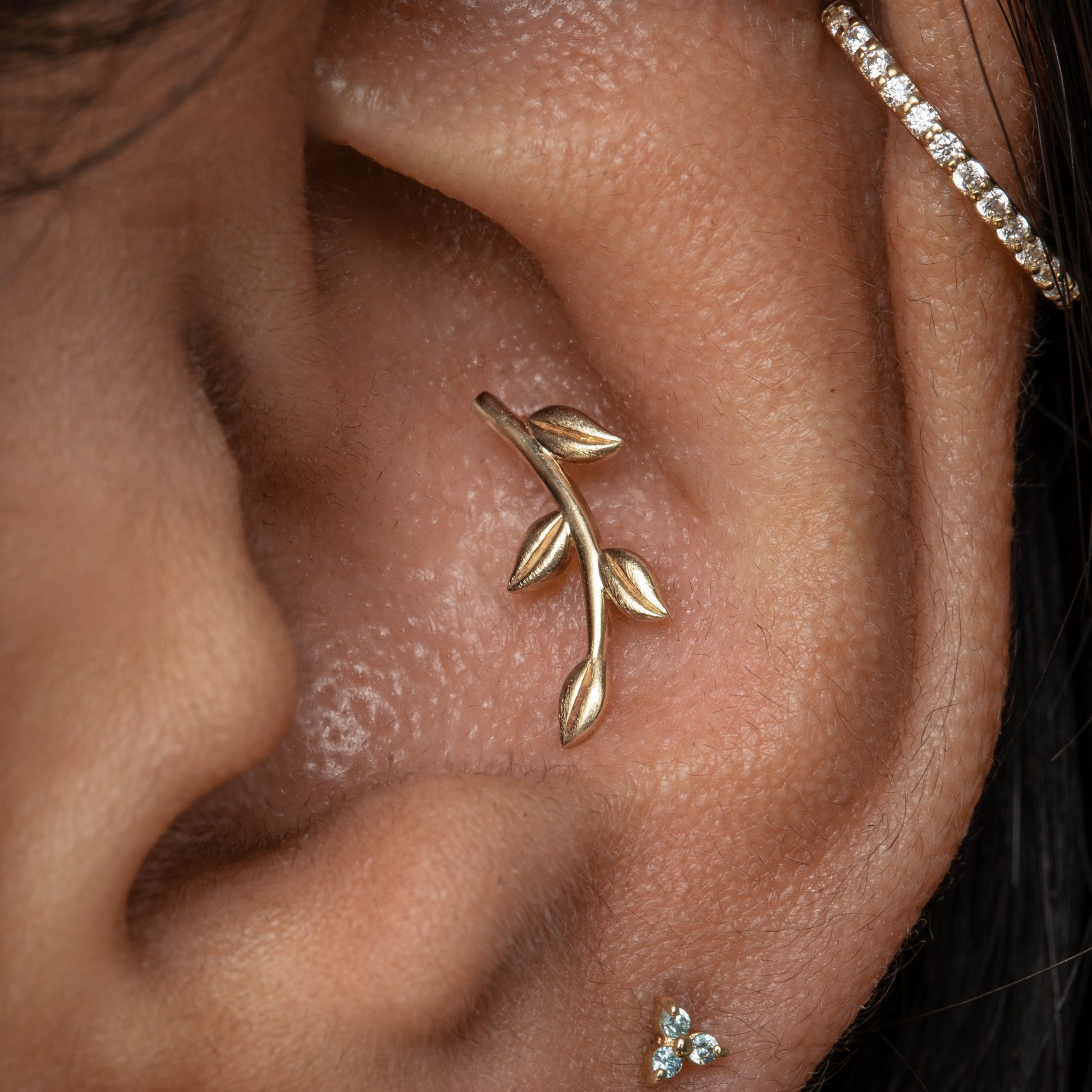9k solid yellow gold textured vine garland flat back labret stud earring 6mm Cartilage Studs Laura Bond Jewellery