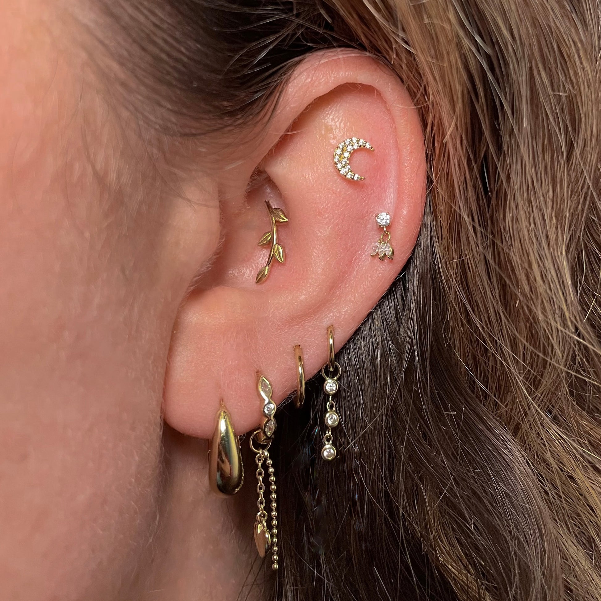 Laura Bond Jewellery Bold and Gold Edinburgh 9k solid yellow gold textured vine garland flat back labret stud earring 6mm Cartilage Studs